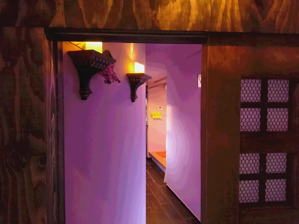 Yadoya Lodge Kyoto 2*,  Japan